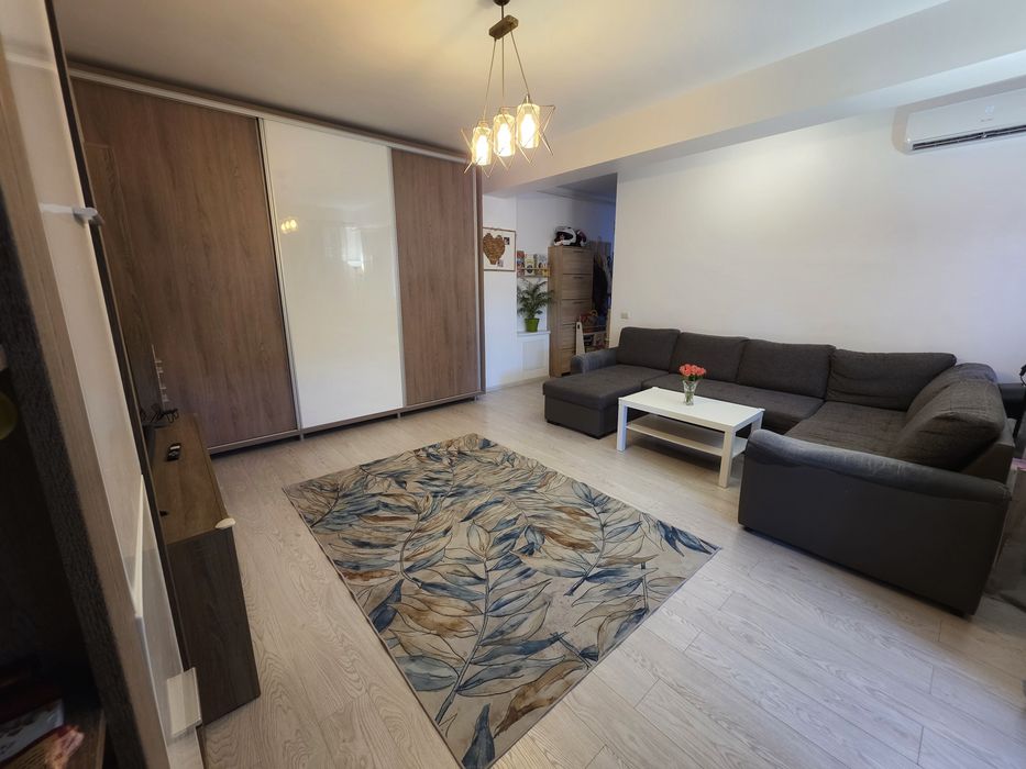De vanzare apartament 3 camere