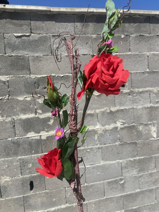 Изкуствена роза-клюнче,увивни клончета