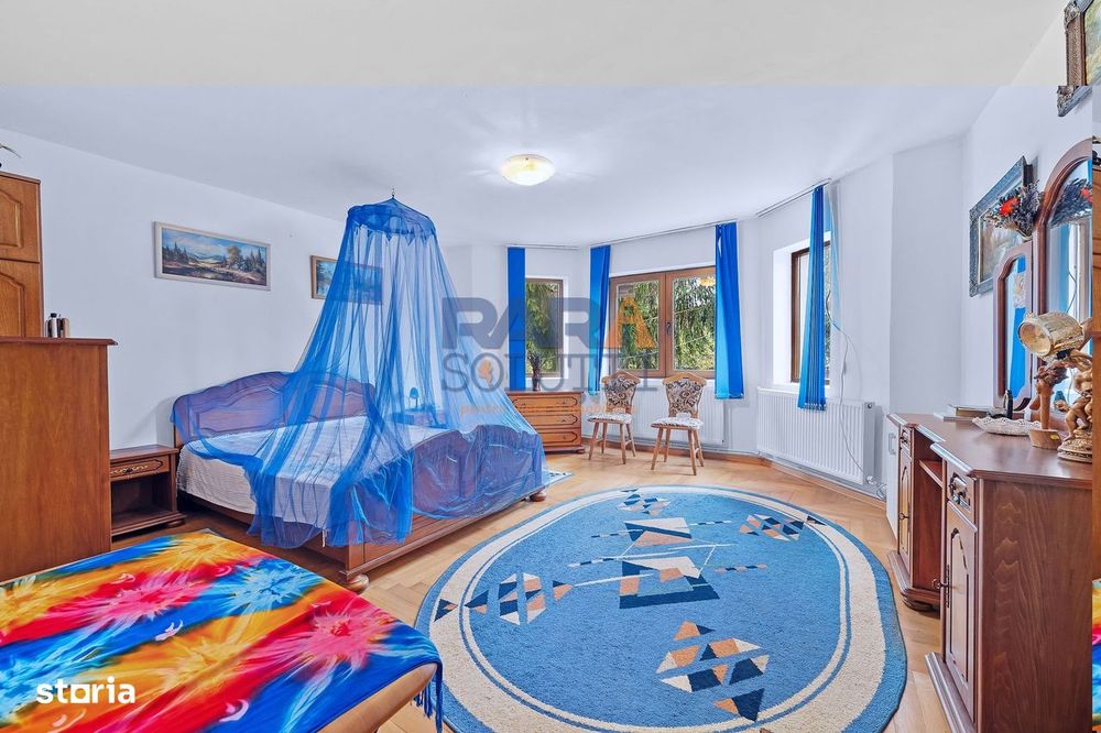 Vilă cu 6 dormitoare, 2 garaje, anexe multiple - 2076 mp teren