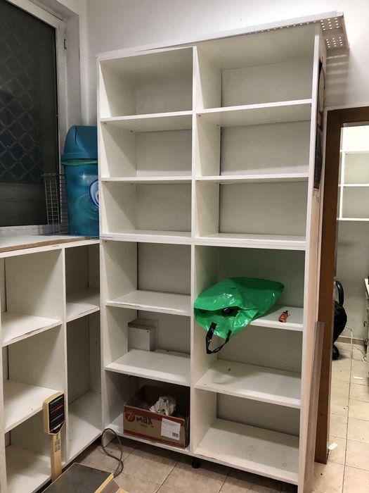 Стелажи и бюро за каса