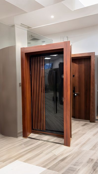 Входна врата с облякана каса- MONT BLANC