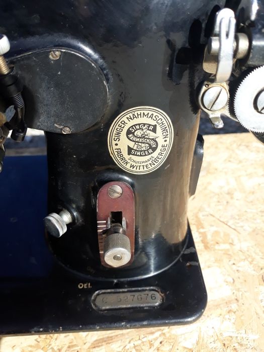Mașină de cusut Singer preț 4000 lei negociabil.