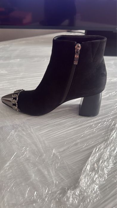 Продам зашевые ботинки