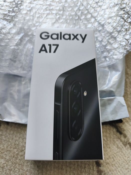 Смартфон Samsung Galaxy A17