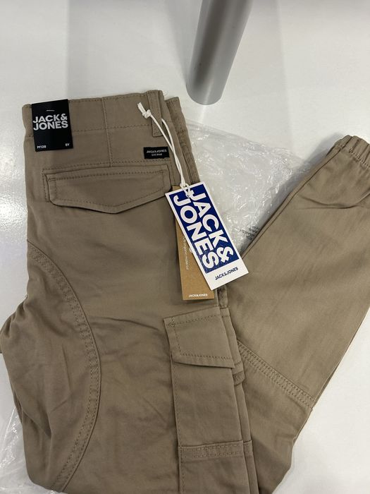 Нов Панталон размер 6-7г