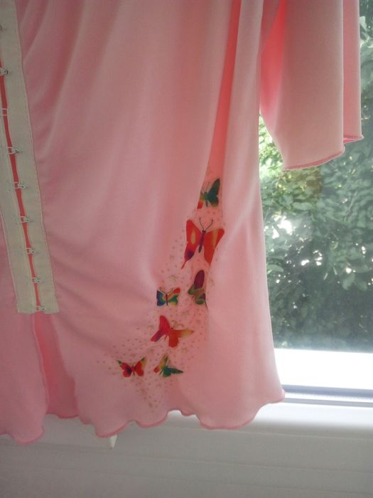 Нежна розова блузка