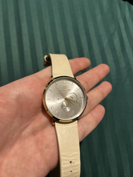 Vand ceas tommy hilfiger pentru femei
