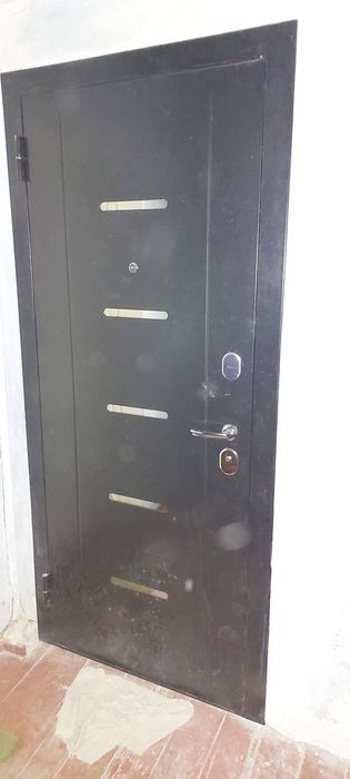 Срочна.Кувасой шахарда 3 хоналик квартира сотилади хокимяти олдида