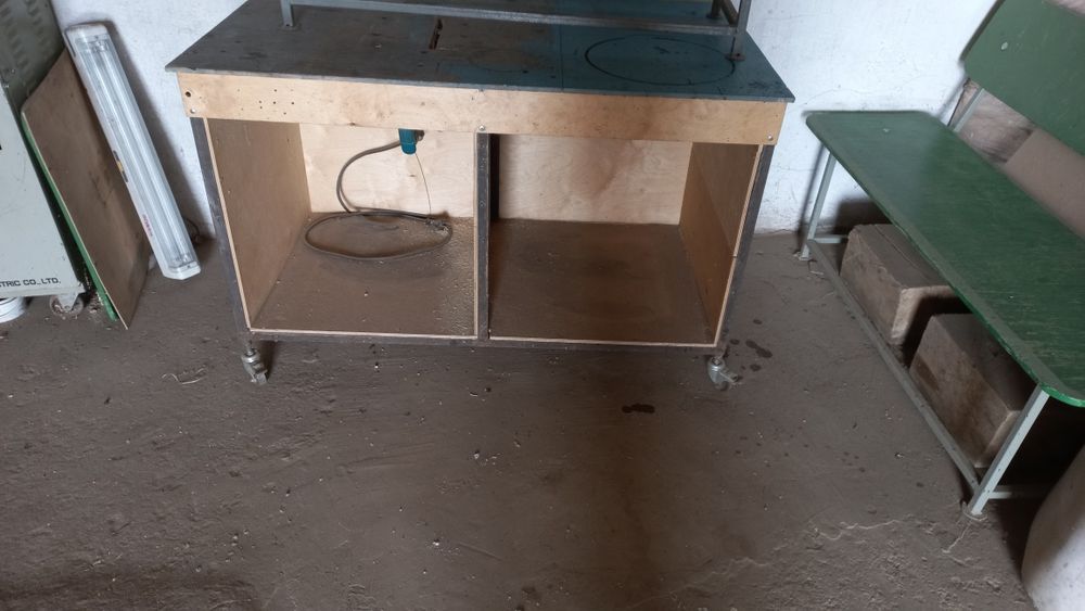 Продам стол на колёсах для гаража