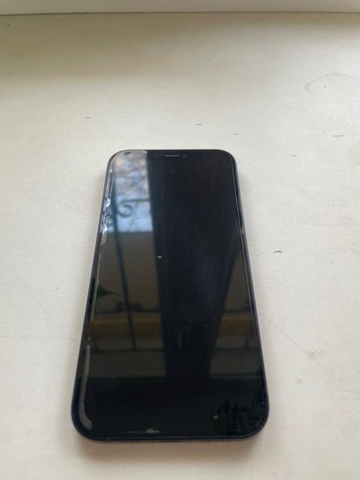 Продаю iPhone 12, 64 гб. Черный и белый