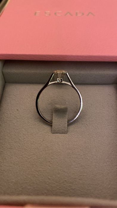 Продам золотое кольцо Escada с бриллиантами