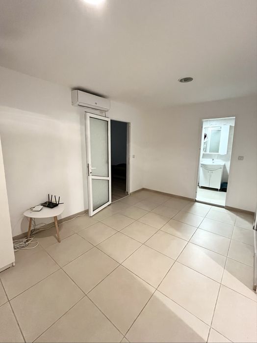 De închiriat - apartament str. Victoriei