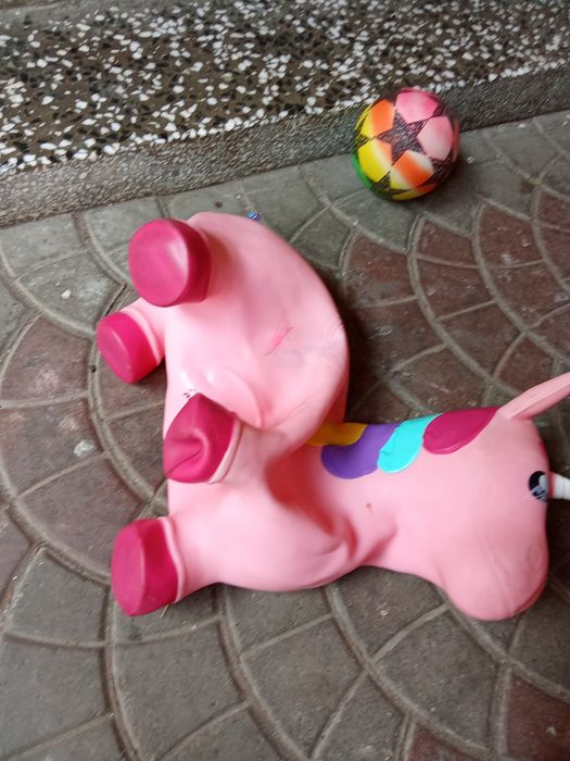 Jucărie unicorn de sarit