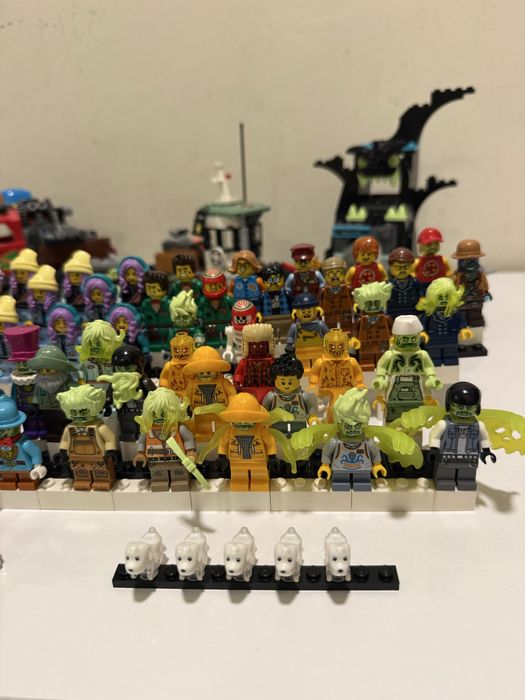 Lego Hidden Side Minifigures 250€ за всичко
