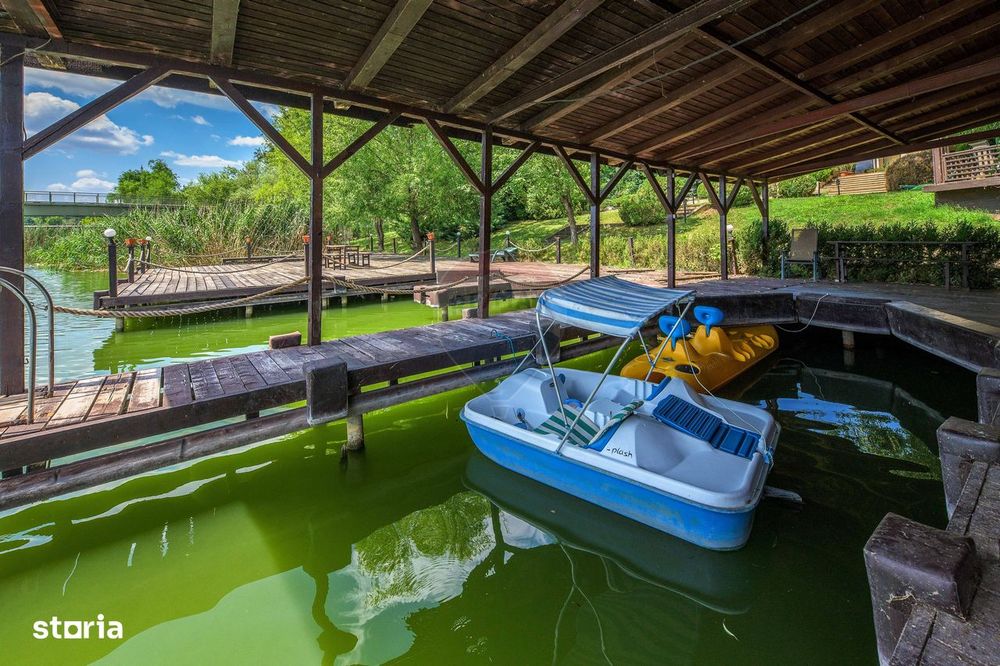 Vila neoromânească cu influențe toscane pe malul lacului Snagov