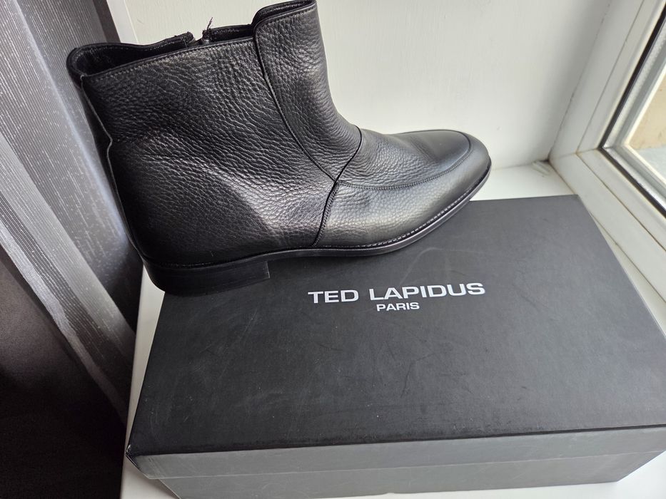 Продам новые ботинки