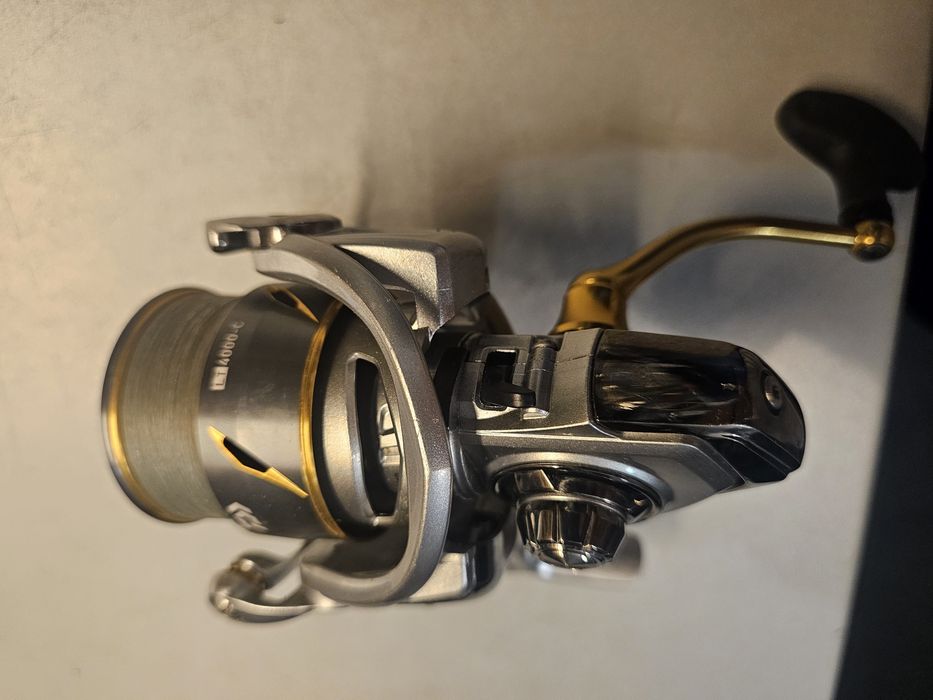 Vând mulineta Daiwa Freams LT 4000 C, s-a pescuit de 4-5 ori cu ea,