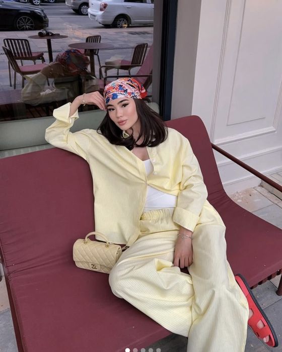 Двойка сливочного цвета