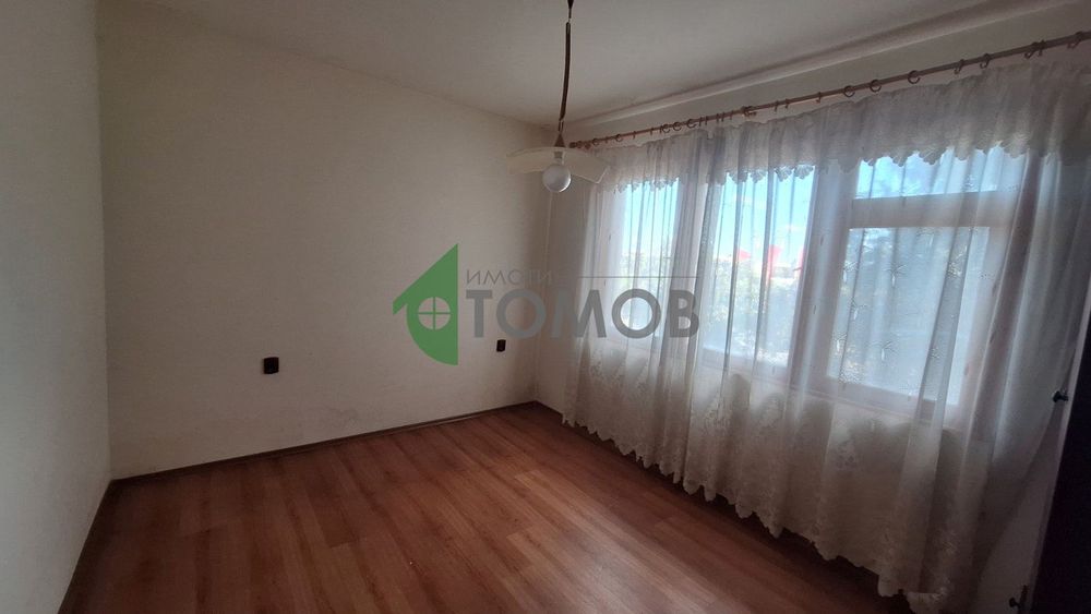 Просторен тристаен апартамент в кв. Самара 1