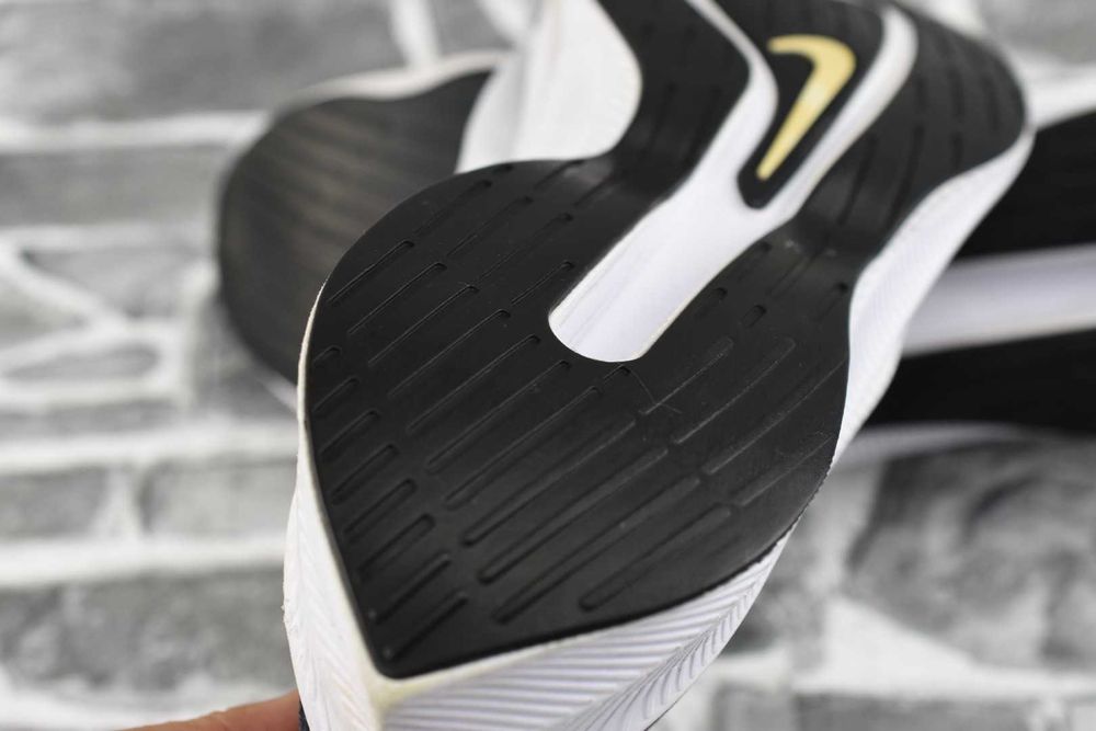 маратонки Nike 45 номер
