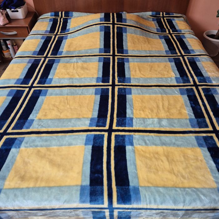 Меко и топло одеяло.