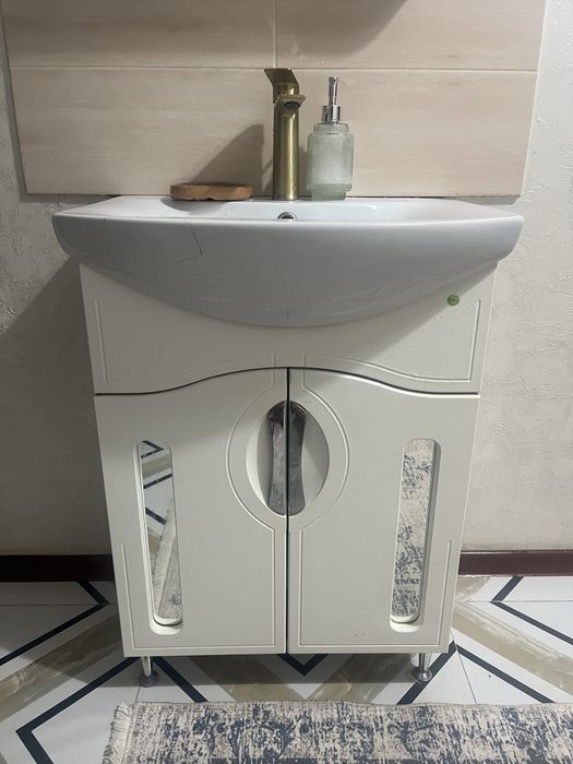 Раковина с тумбо