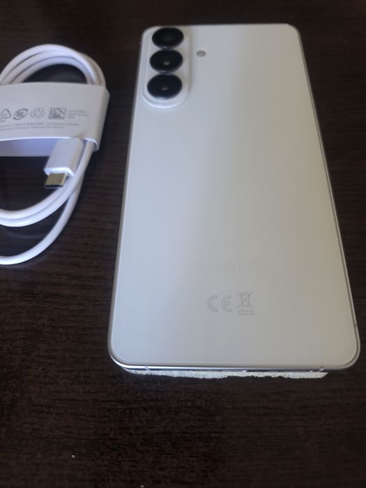 Vand sau Schimb Samsung S 26 Plus White 256 Gb ca nou