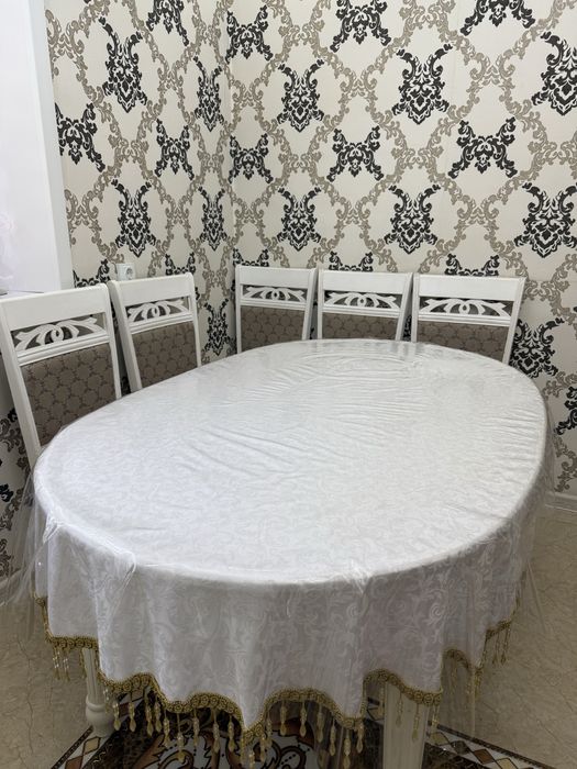 Продаю стол со стульями