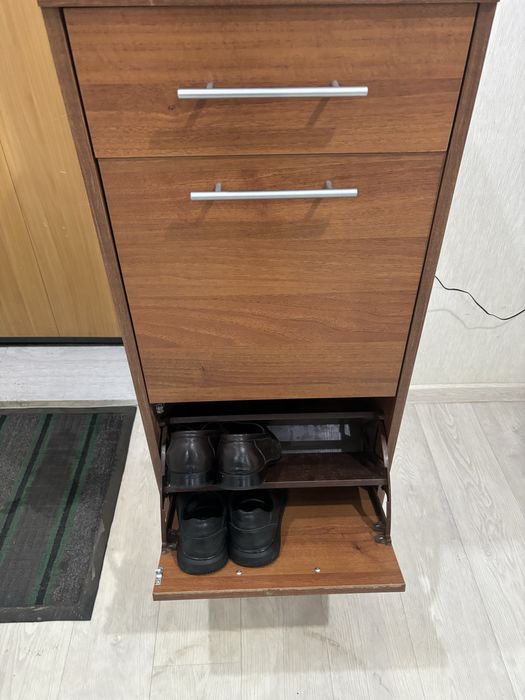 Продаеться обувница