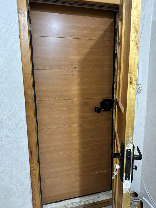 Продам железную дверь