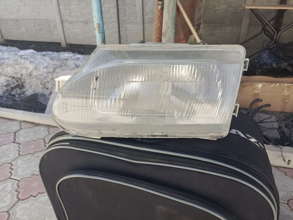 Продам левую фару