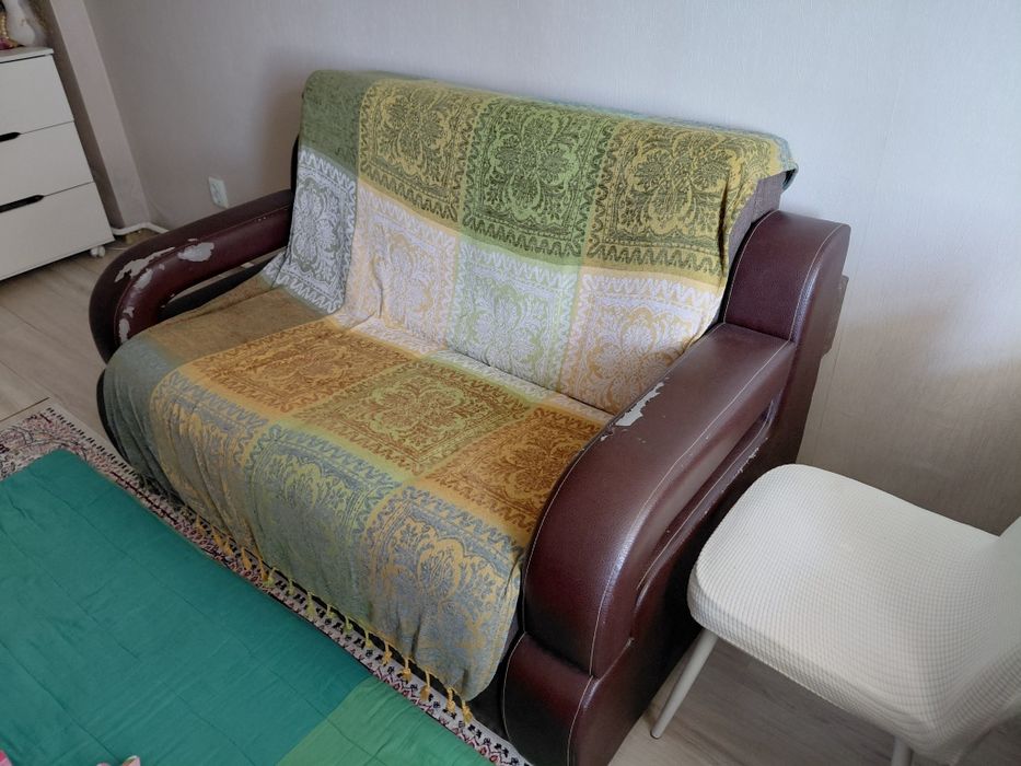 Продам диван все исправно. Раскладной.              .