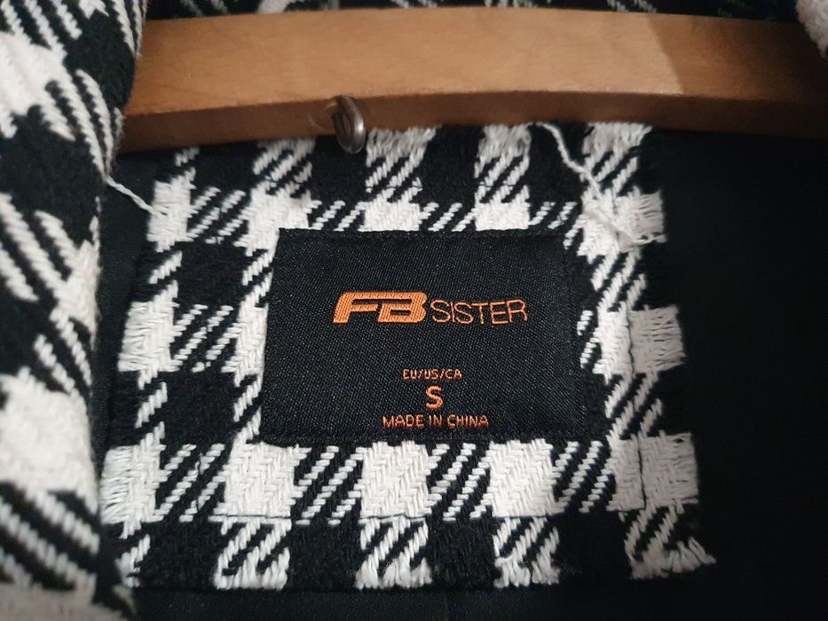 Hăinuța în carouri