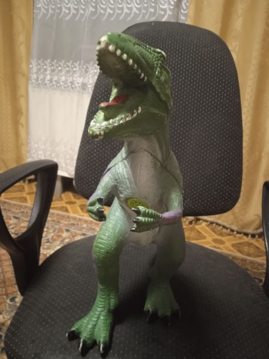 Продам игрушки динозавры
