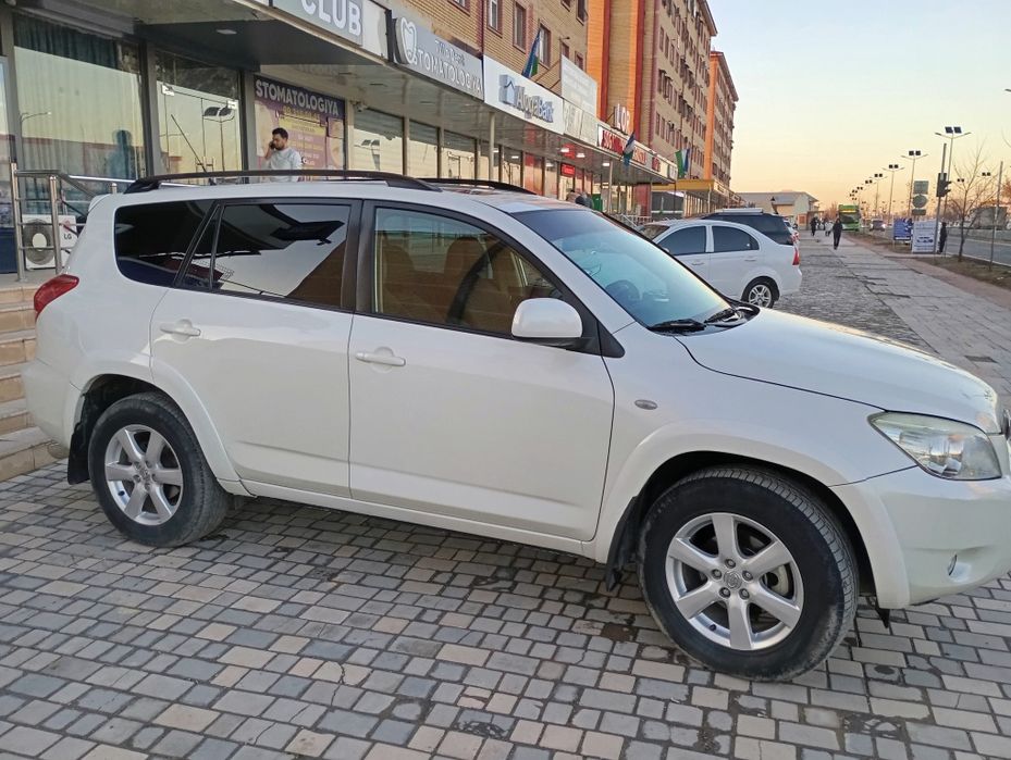 Тайота rav4 2008йил