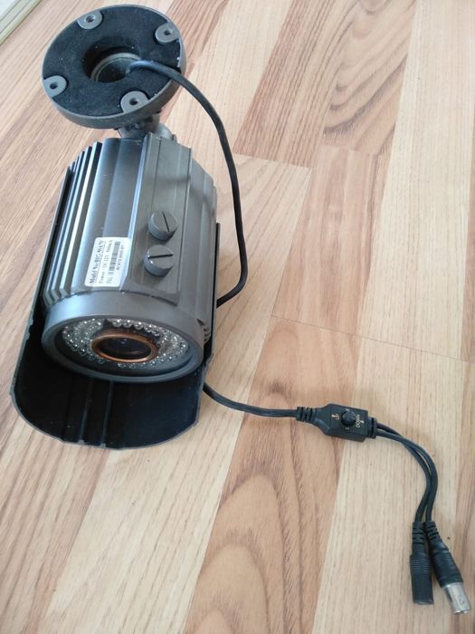 DVR 4 canale + DVR 7 canale , o camera mare si doua mici