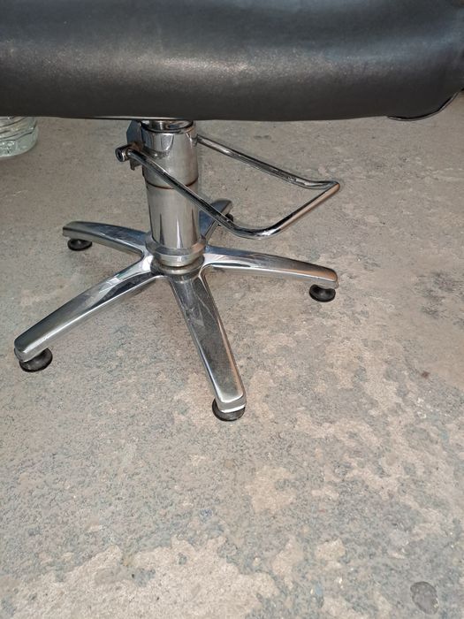 Фризьорски стол в добро състяние