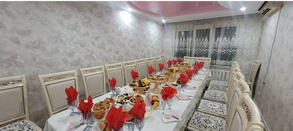 Стол со стульями