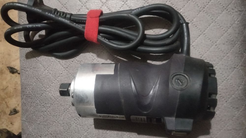 Продам фрезер Макита