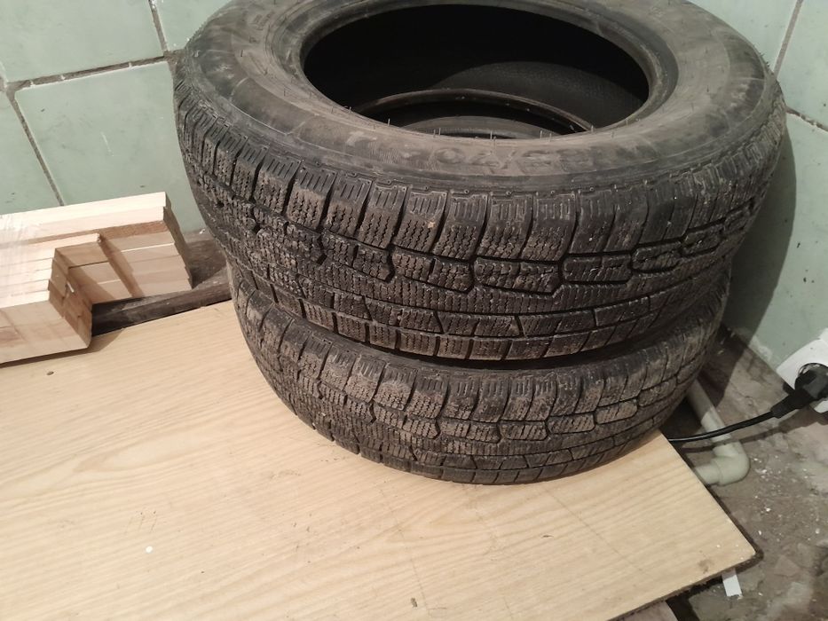 Продаю шины всесезонки пара