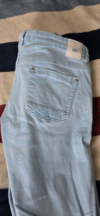Джинсы голубые узкие