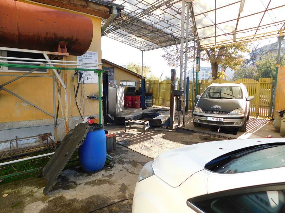 Автоцентър, Търговище, кв. Вароша, 240 кв.м.