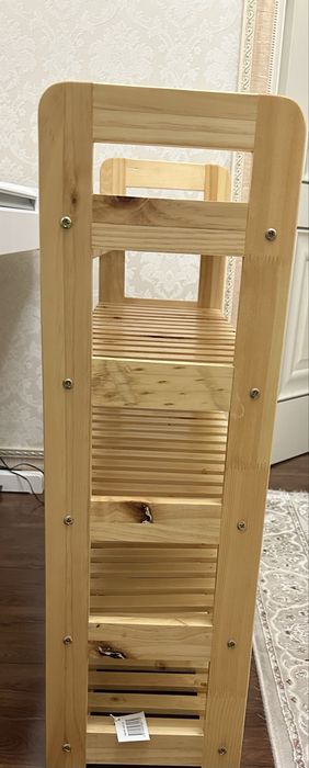 Напольный деревянный стеллаж