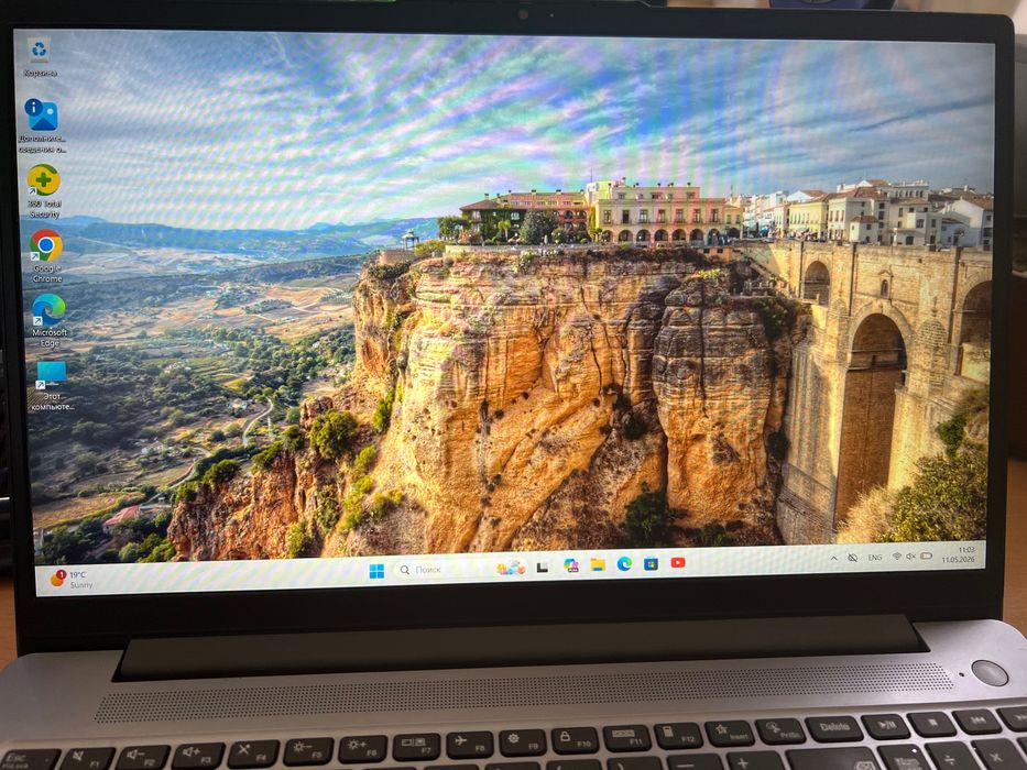 Noutbook lenovo holati yangidek