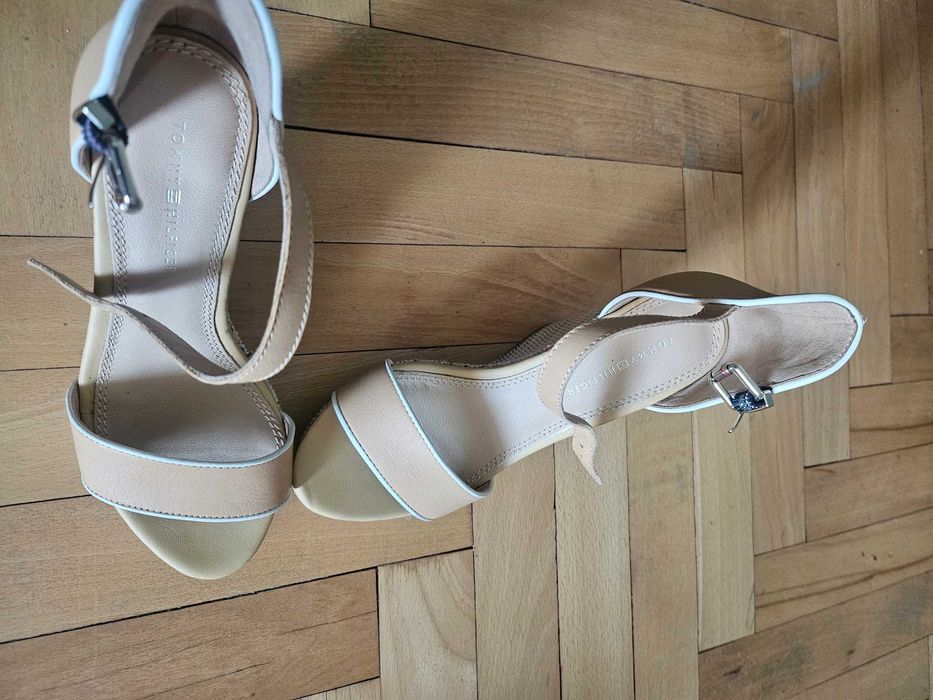 Нови кожени платформи на Tommy hilfiger НАМАЛЕНИ!!