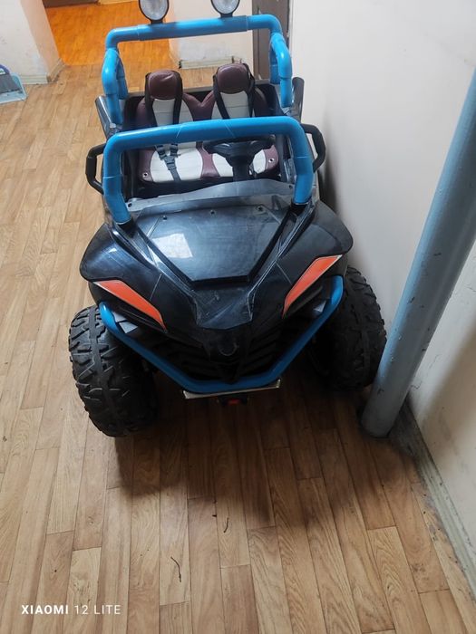Продам машину игрушку