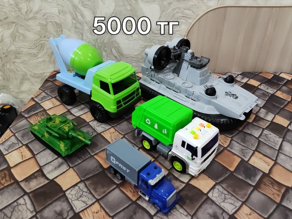 Продам детские машинки