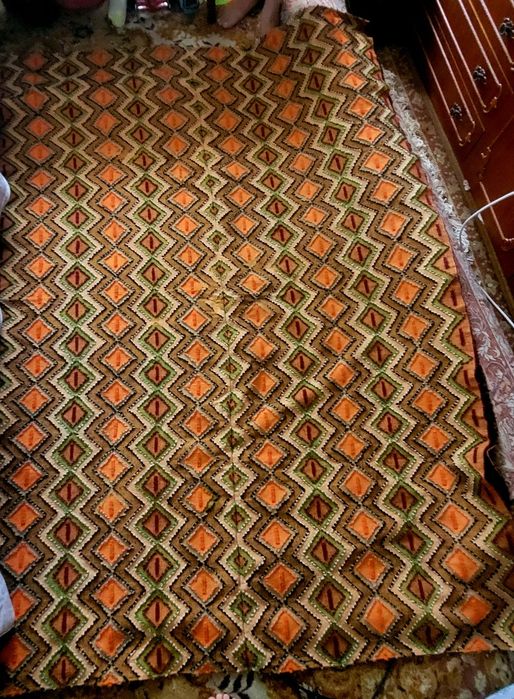 Cuverturi handmade, tesute la razboi