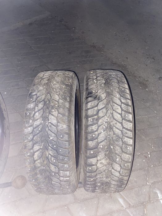 2 Покрышки зима  215/65/16