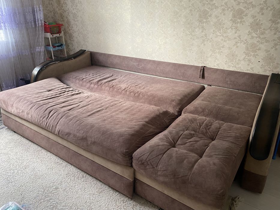 Диван б/у недорого . 7000 тенге.